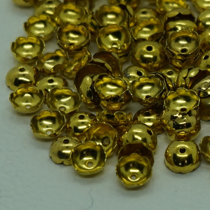 Capuchon de perle en forme de fleur 8 pétales dorée