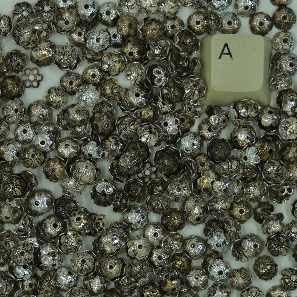Capuchon de perle en forme de fleur 6 pétales argentée
