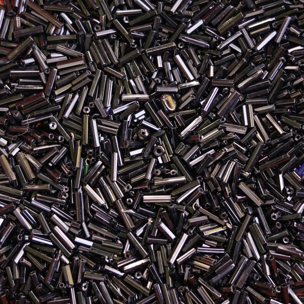 Perles de rocaille tube facettée noire brillante
