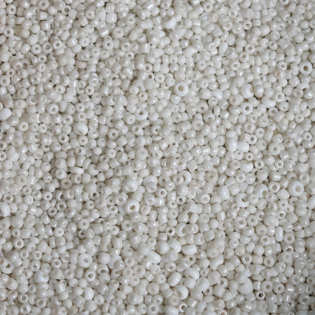 Perles de rocaille blanche 15/0 & 11/0